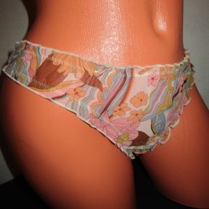 Victoria's Secret Intimates & Sleepwear - VICTORIA'S SECRET DREAM ANGELS RUFFLY THONG ~ S Victoria's Secret Intimates & Sleepwear - VICTORIA'S SECRET DREAM ANGELS RUFFLY THONG ~ S